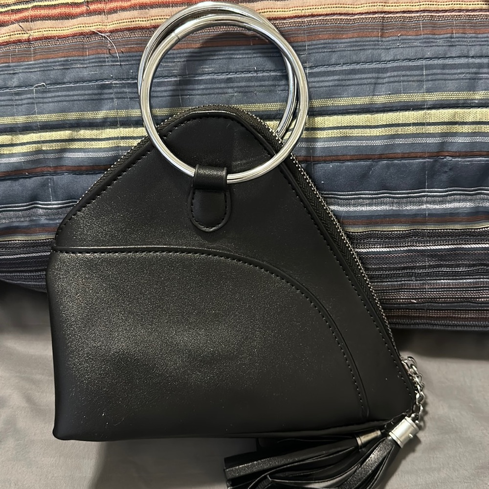Small dumpling wristlet